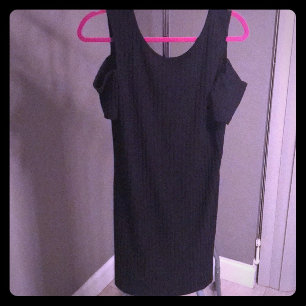 Kendal and Kylie black dress